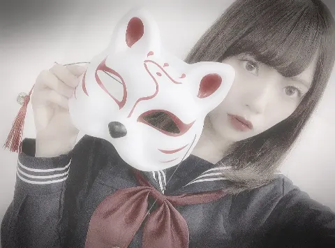 宮田 愛萌｜カラフルな光に背を向けて目にするは緋（2019-07-05）｜2枚目
