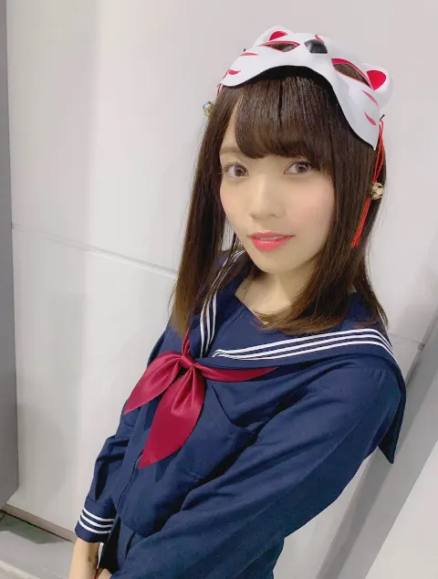 宮田 愛萌｜カラフルな光に背を向けて目にするは緋（2019-07-05）｜3枚目
