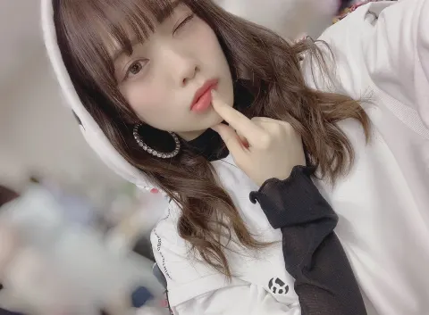宮田 愛萌｜日向夏の皮をむく。（2020-03-02）｜4枚目