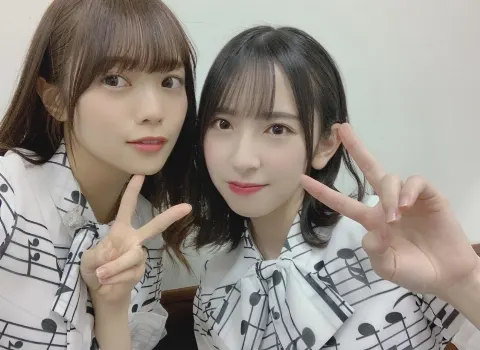 宮田 愛萌｜足元に眠る最愛のもじゃ（2020-04-06）｜2枚目