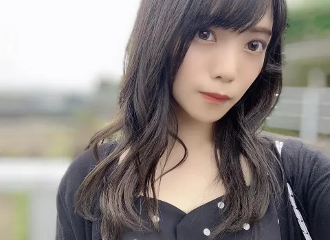 宮田 愛萌｜膝と紫陽花（2020-06-29）