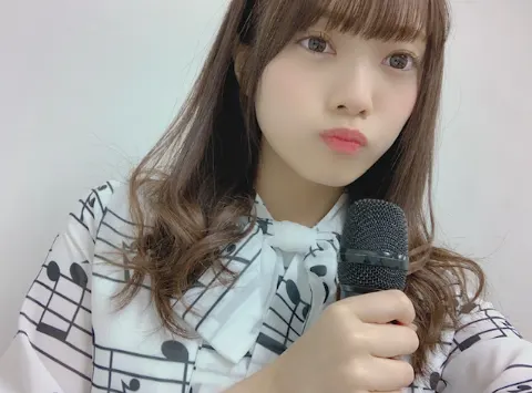 宮田 愛萌｜左耳だけ塞いで、右手を伸ばす（2021-03-21）