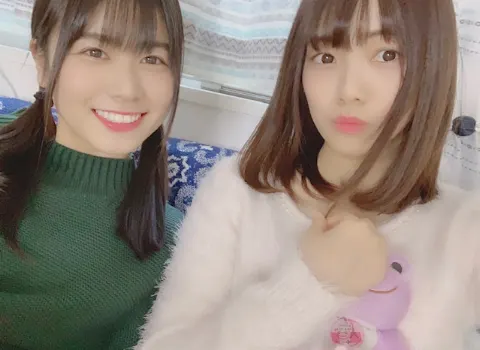 宮田 愛萌｜左耳だけ塞いで、右手を伸ばす（2021-03-21）｜4枚目