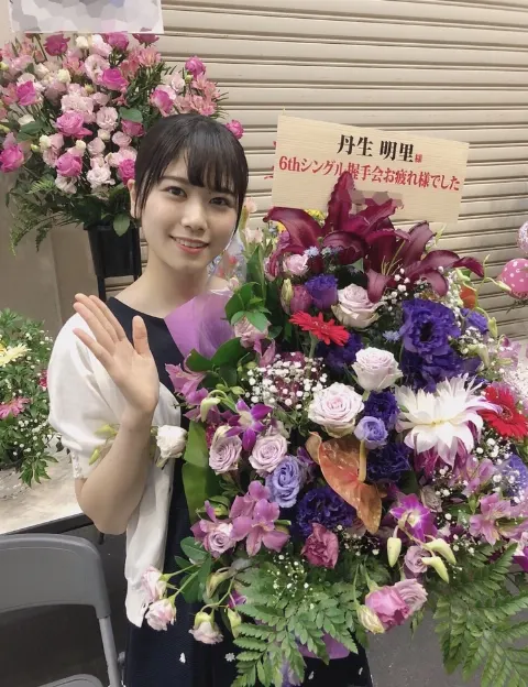 丹生 明里｜~考えてみると、、~（2018-06-25）｜4枚目