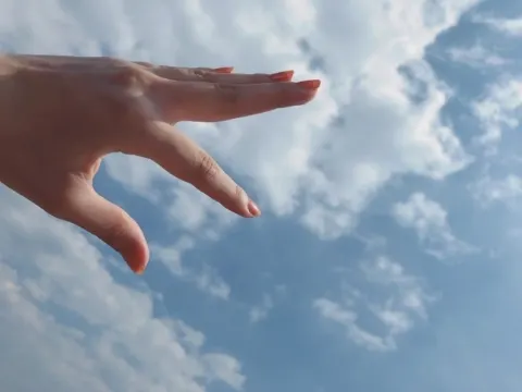 佐々木 美玲｜今日の空︎︎☁︎︎*.（2019-04-03）