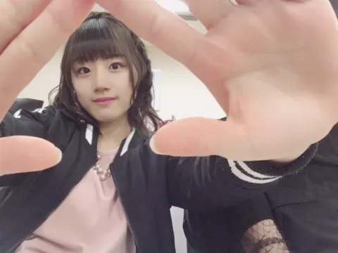 佐々木 美玲｜幸せ。（2017-04-08）｜2枚目