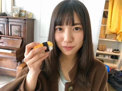 佐々木 美玲｜お寿司はサーモンといくらとあじが好きです。（2020-04-13）｜2枚目