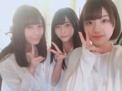 佐々木 美玲｜海じゃ〜🏖（2018-04-12）｜2枚目
