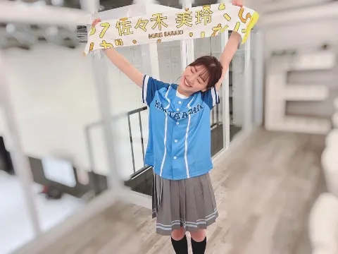 佐々木 美玲｜あと3日🐤（2022-03-28）｜2枚目
