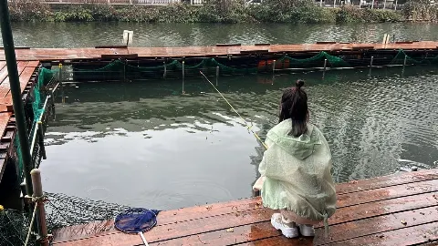 佐々木 美玲｜明日発売です😘😘（2024-04-14）｜4枚目