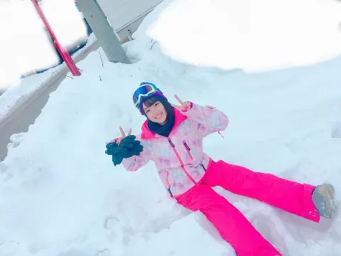 佐々木 美玲｜🍞がスノボに行きました！（2019-02-02）｜2枚目