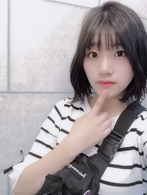 佐々木 美玲｜黒くなりました😌（2019-08-12）
