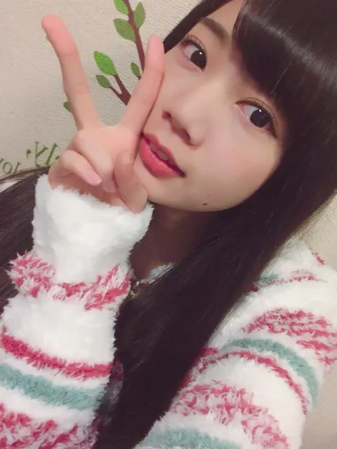 高本 彩花｜自撮りでカメラ目線が苦手（2017-01-19）｜2枚目