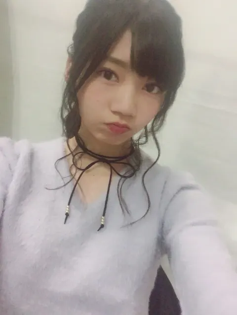 高本 彩花｜自撮りでカメラ目線が苦手（2017-01-19）｜3枚目