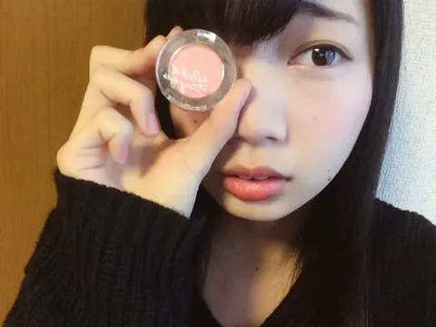 高本 彩花｜コスメはキラキラしてるものに目がないです（2017-02-05）｜2枚目