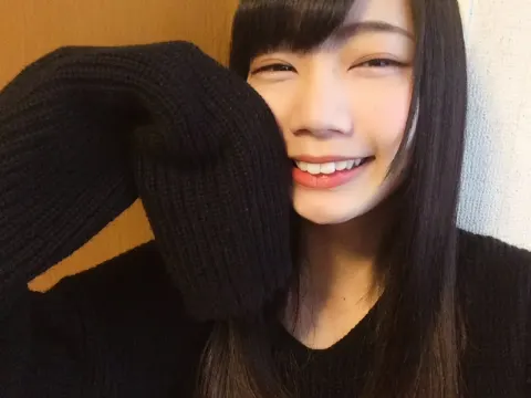 高本 彩花｜コスメはキラキラしてるものに目がないです（2017-02-05）｜3枚目