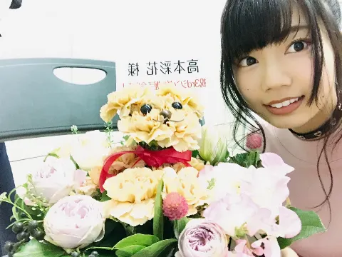 高本 彩花｜お花❀（2017-03-05）｜4枚目