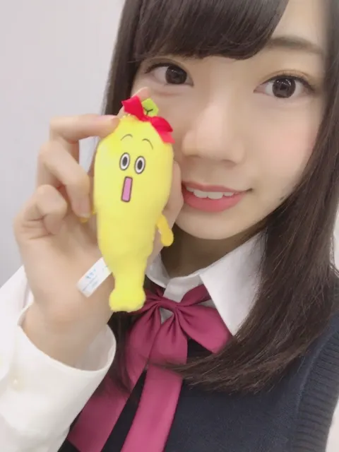 高本 彩花｜赤リボンに紺ベスト（2017-09-04）｜2枚目
