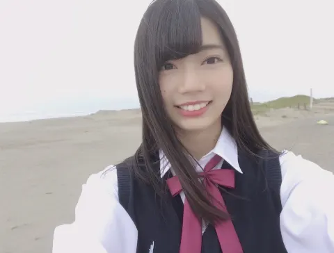 高本 彩花｜今年初の海（2017-10-22）｜2枚目