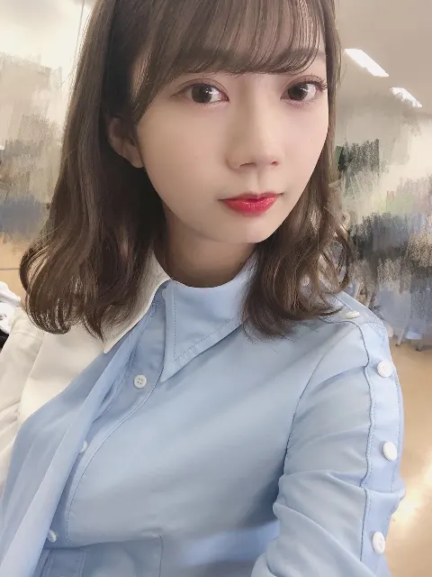 高本 彩花｜階段（2020-09-01）｜3枚目