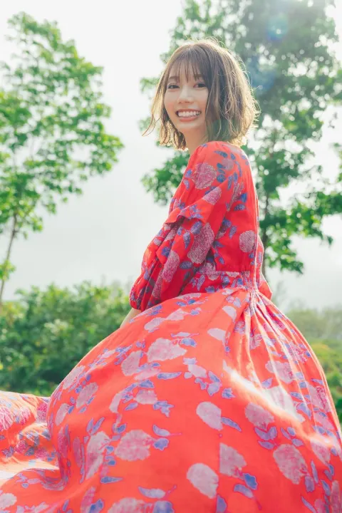 高本 彩花｜写真集の発売が決定しました！！（2024-04-19）｜2枚目