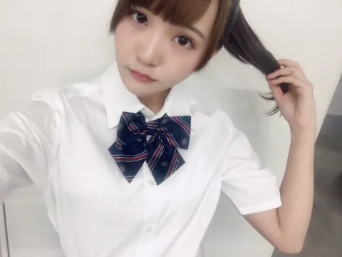 高瀬 愛奈｜個別握手会（2018-04-24）｜3枚目
