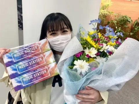 渡邉 美穂｜両手いっぱい花束を💐（2022-05-31）｜3枚目