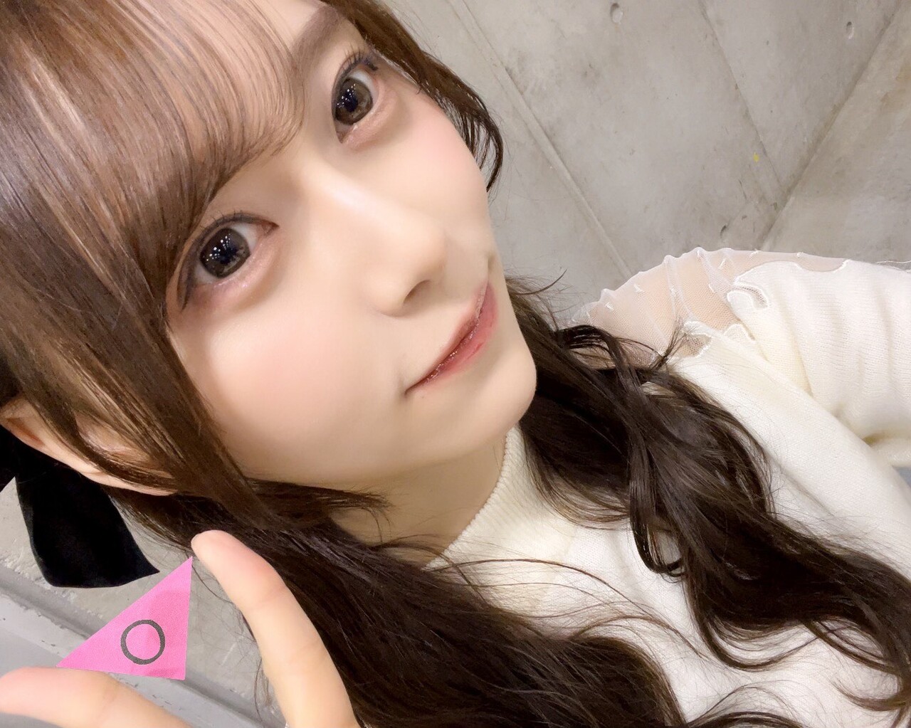 弓木 奈於｜この写真はピンクメイク。（2023-12-06）