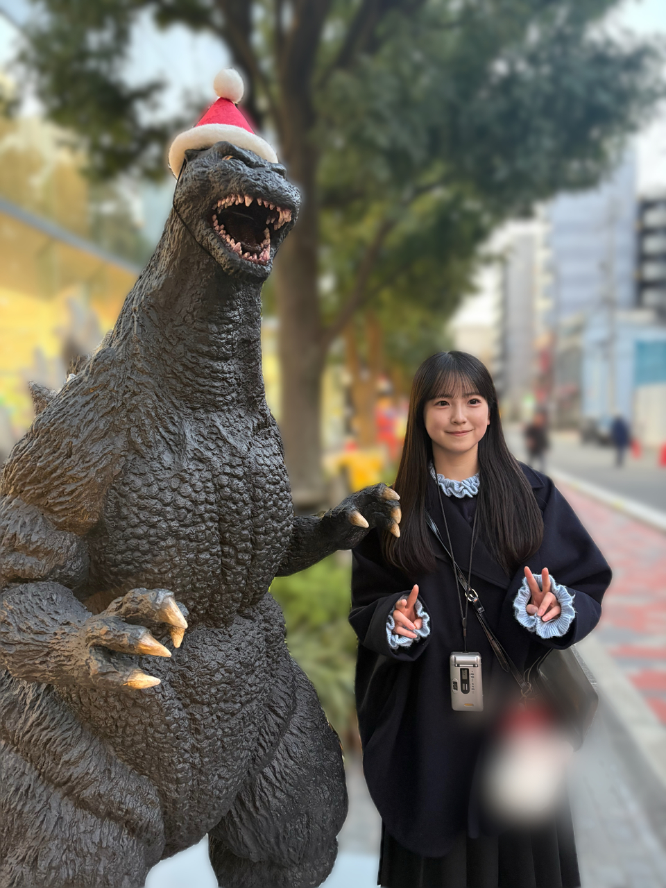 鈴木 佑捺｜サンタ帽も似合うのね（2025-12-16）