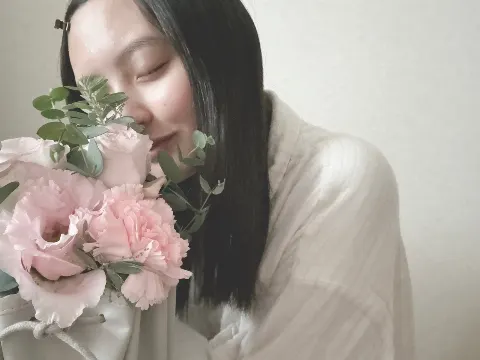 遠藤 さくら｜大事なもの一緒に横顔（2024-07-01）｜2枚目