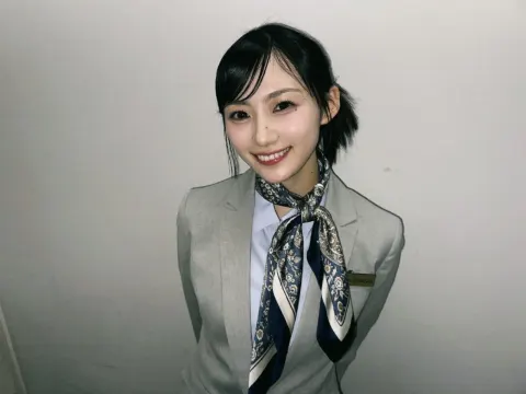 川﨑 桜｜黒猫さんとうさちゃんとCAさんになってみた✈️ 川﨑桜（2024-10-28）｜4枚目