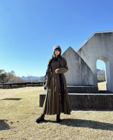 冨里 奈央｜「歩道橋」発売日（2024-12-11）｜2枚目