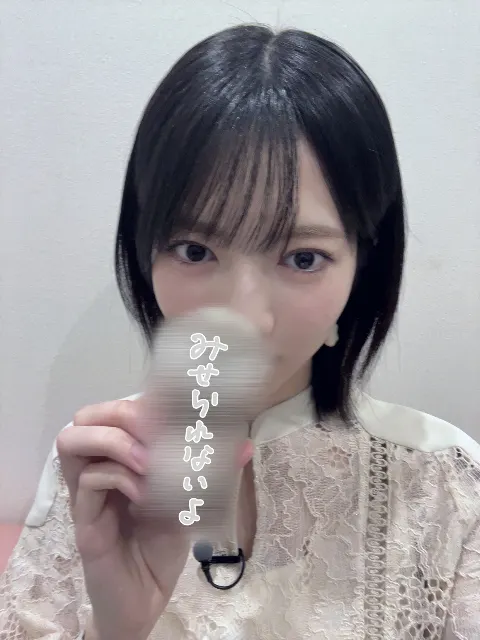 林 瑠奈｜メッセージアプリのトーク画面で雪が降る演出、年始ぐらいまでやってくれても嬉しいなって思います。（2024-12-26）｜4枚目