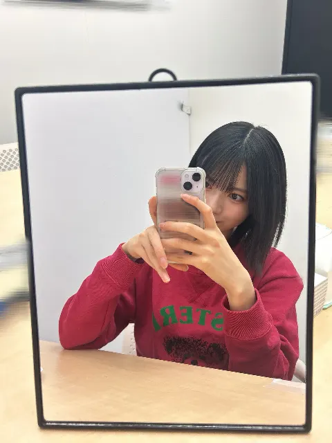 林 瑠奈｜メッセージアプリのトーク画面で雪が降る演出、年始ぐらいまでやってくれても嬉しいなって思います。（2024-12-26）｜5枚目