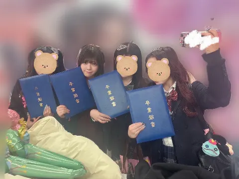 冨里 奈央｜高校卒業しました🎓💐（2025-03-20）｜2枚目