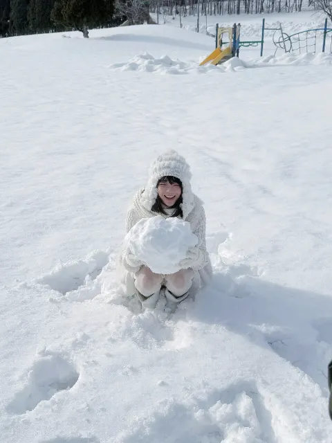 冨里 奈央｜週刊プレイボーイ発売⛄️（2025-03-31）｜2枚目