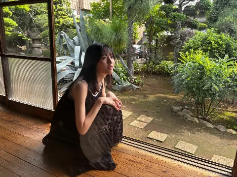 大越 ひなの｜初ソログラビア写真館です！（2025-10-28）｜4枚目