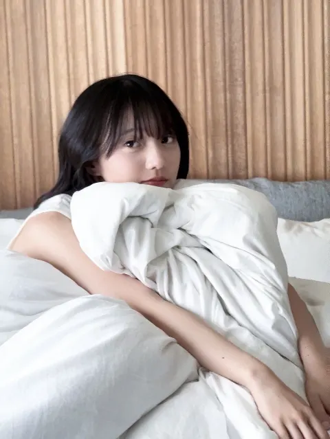 海邉 朱莉｜なんとなく鮮やかを纏いたい（2026-05-01）｜3枚目