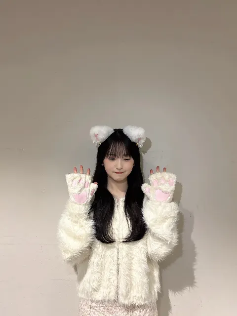 鈴木 佑捺｜白猫、現る（2026-10-15）｜2枚目