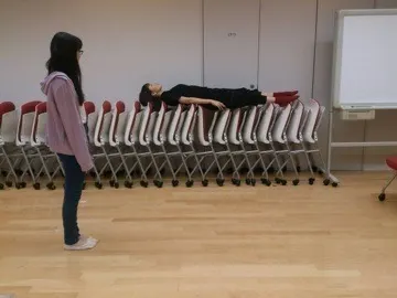 能條 愛未｜謎の物体化したあみ あみとそれをとりま く少女さゆにゃんち ゃん。（2014-04-24）｜3枚目