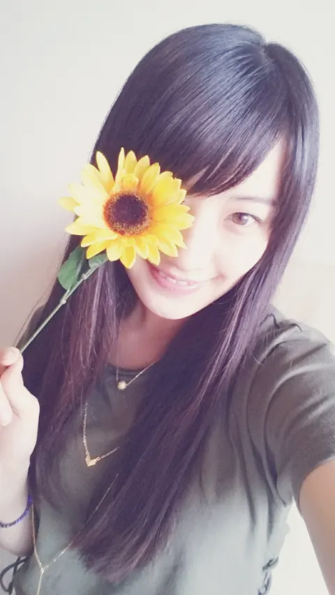 中田 花奈｜きんぴらごぼうを指先にのせるカナ？1074（2015-08-14）｜5枚目