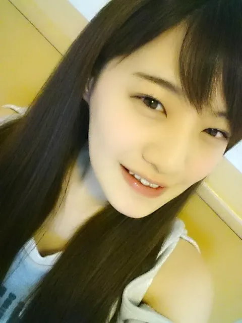 中田 花奈｜清掃中に廊下を3回通るカナ？1252（2016-04-27）｜5枚目