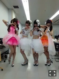 白石 麻衣｜赤いドレス(o^_^o)（2013-06-05）｜3枚目