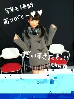 秋元 真夏｜待っててね♪ヘビちゃん(*`･ω･´)♡53（2012-12-31）｜2枚目
