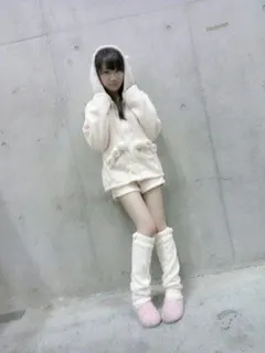 秋元 真夏｜成人の日＆ぎゅ～ヽ(｡･ω･)ﾉﾞ☆64（2013-01-14）｜2枚目