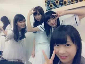 秋元 真夏｜ニーハオ(ﾉ･v･)ﾉ 156（2013-09-13）｜2枚目
