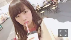 秋元 真夏｜夏になってほしいヽ(｡･ω･｡)ﾉ489（2017-01-21）｜2枚目