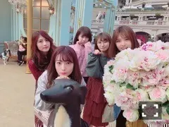 秋元 真夏｜香港オフショットヽ(｡･ω･｡)ﾉ545（2018-02-16）｜2枚目