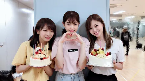 秋元 真夏｜25ヽ(。・ω・。)ノ565（2018-08-24）｜3枚目