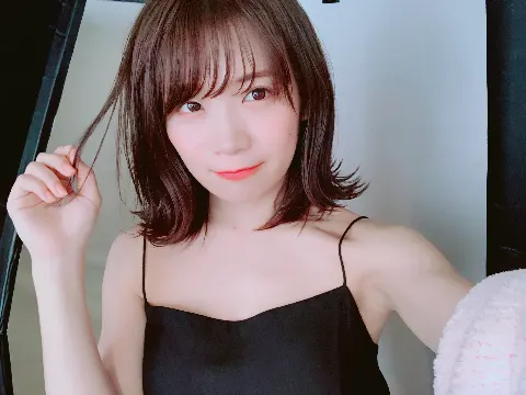 秋元 真夏｜25ヽ(。・ω・。)ノ565（2018-08-24）｜4枚目